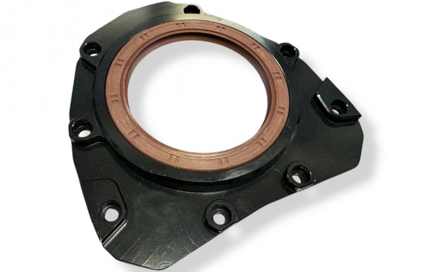 Новый задний сальник коленчатого вала с крышкой