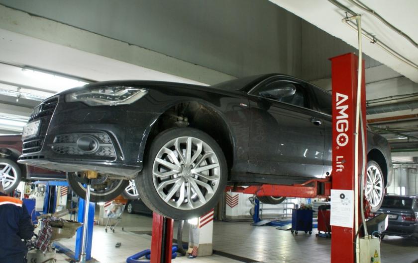 Ауди на подъемнике