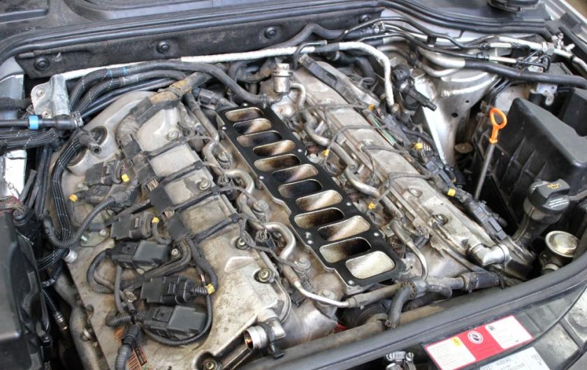 разобранный двигатель Ауди