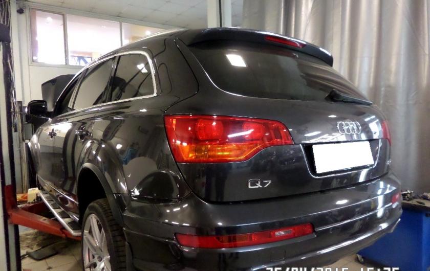 Ауди на подъемнике