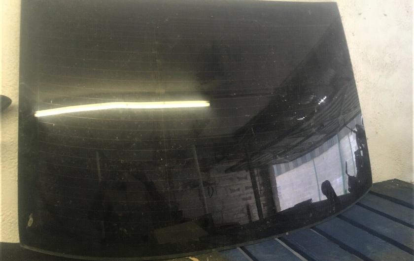 заднее стекло Ауди