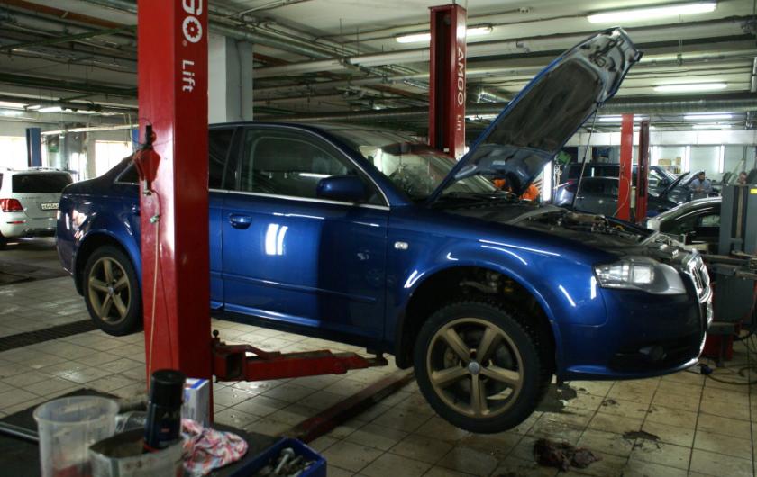 Ауди на подъемнике