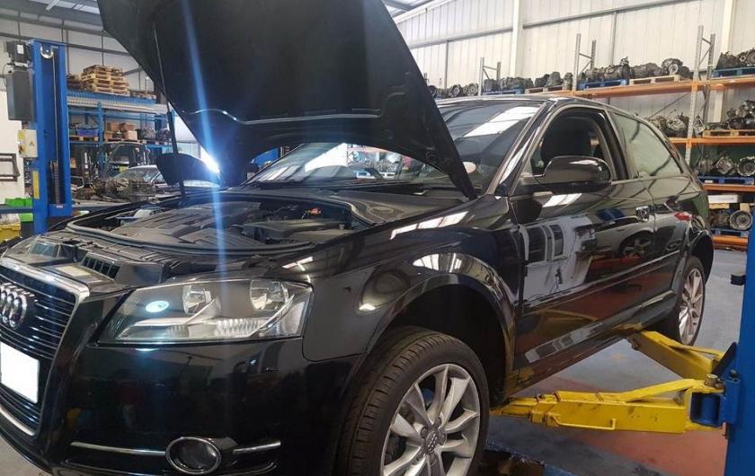Ауди А3 на подъемнике
