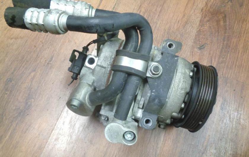 компрессор кондиционера с трубками