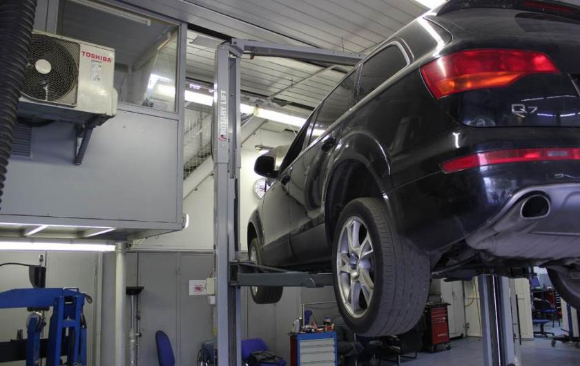 Q7 на подъемнике