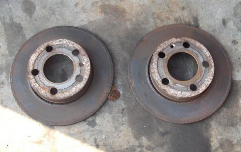 два тормозных диска