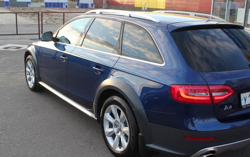 синяя Ауди Олроуд