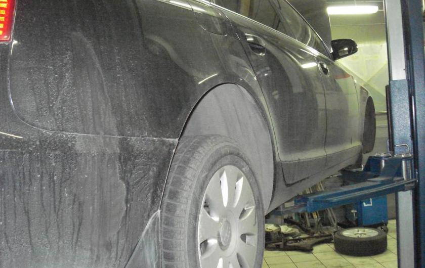 Ауди на подъемнике в автосервисе