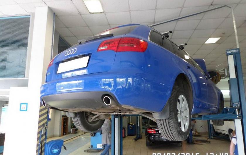 Ауди на подъемнике