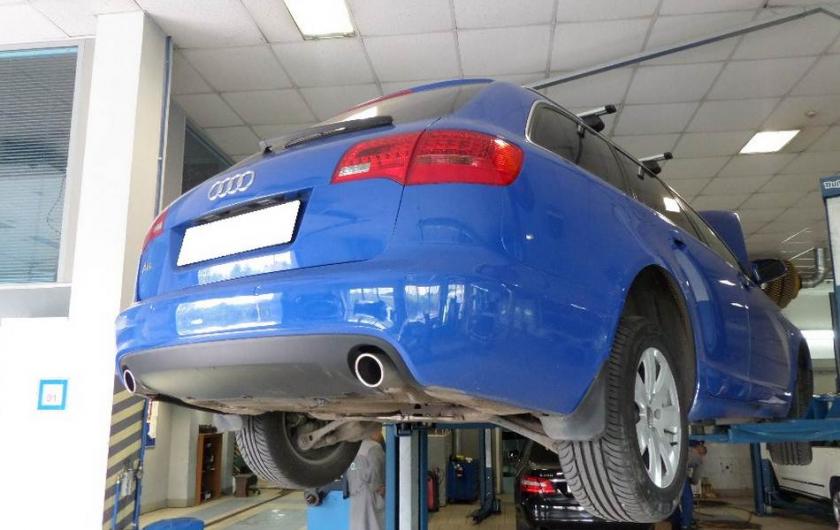 Ауди на подъемнике