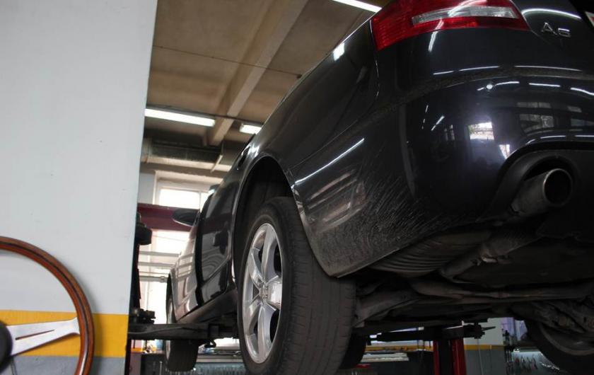 Ауди на подъемнике