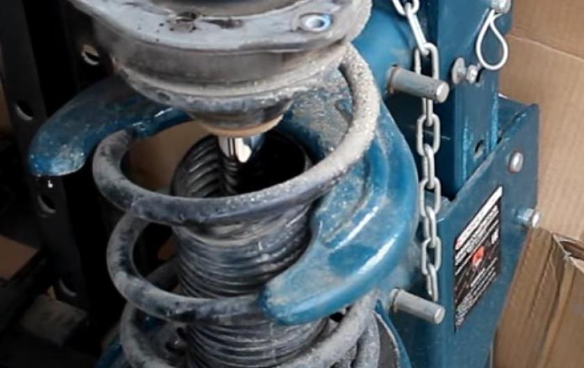 Замена опорного подшипника Ауди на амортизацтонной стойке