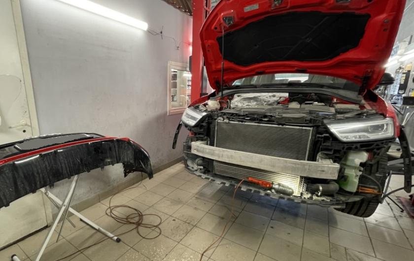 Подготовка Ауди к замене радиатора кондиционера