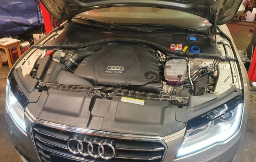 Подготовка к замене свечей накаливания Ауди