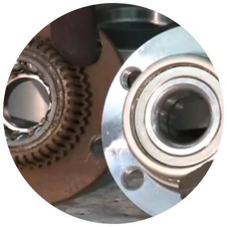 старый и новый подшипник ступицы