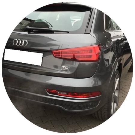 Q3 на улице сзади