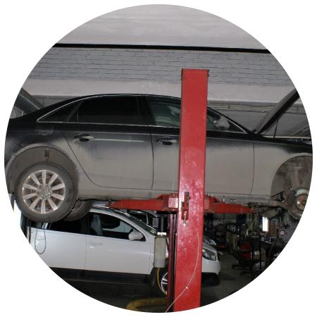 Ауди А6 на подъемнике