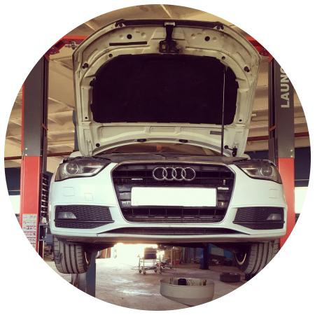 Ауди А4 Б8 на подъемнике