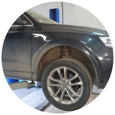 Ауди Q3 в процессе замены масла в раздатке