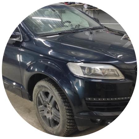 Ауди Q7 в процессе ремонта приборной панели