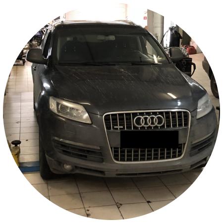 Ауди Q7 в процессе замены топливного насоса