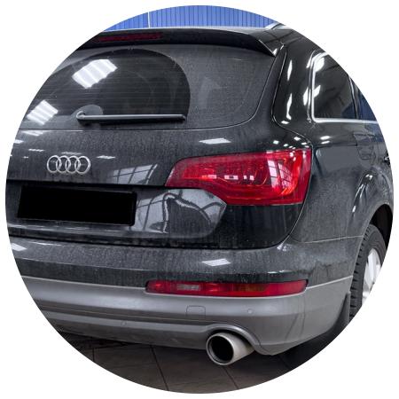 Ауди Q7 в процессе замены радиатора печки