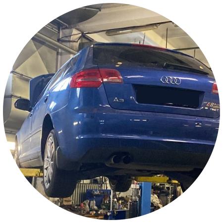 Ауди А3 в процессе замены стартера