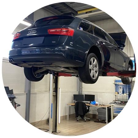 Ауди А6 в процессе замены масла в раздатке