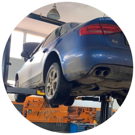 Ауди А4 в процессе замены масла в раздатке