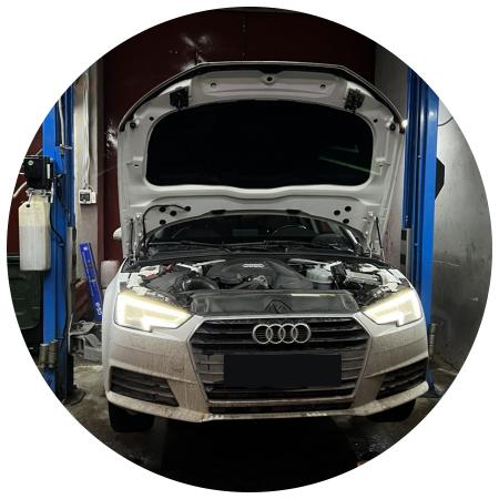 Ауди А4 в процессе замены радиатора кондиционера