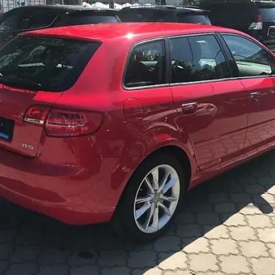 красная А3 сзади