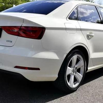 белый седан А3