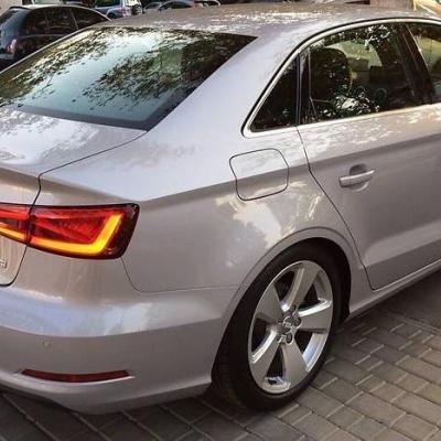 серая Ауди А3 седан