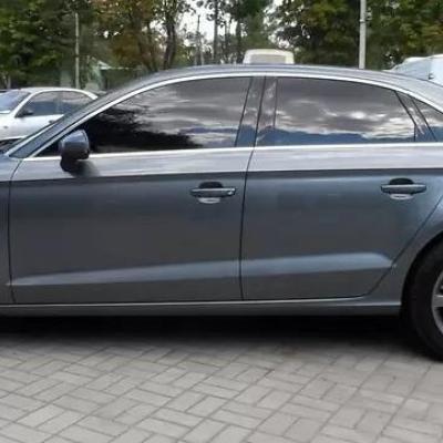 седан Ауди сбоку