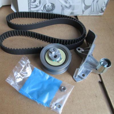 новый ремень ГРМ с роликами