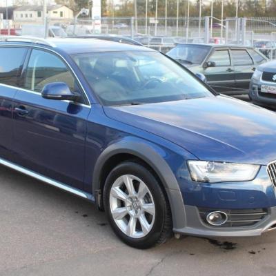 синий Ауди Олроуд