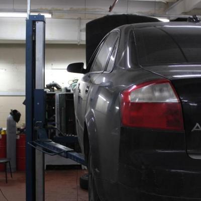 Ауди на подъемнике
