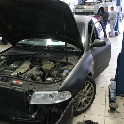 А4 с открытым капотом