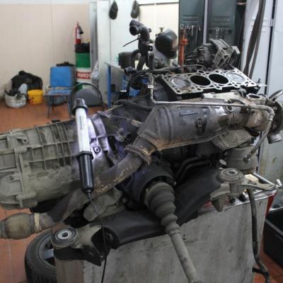 двигатель Ауди с коробкой