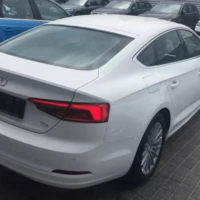 белый спортбэк Ауди сзади