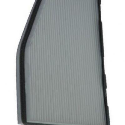 салонный фильтр на белом фоне