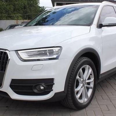 белый Ауди Q3 спереди