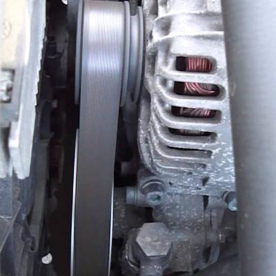 ремень генератора под капотом Ку 3