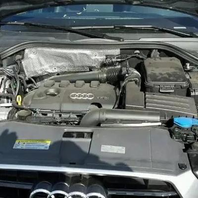 открытый капот на Q3