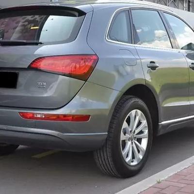 Q5 на улице сзади