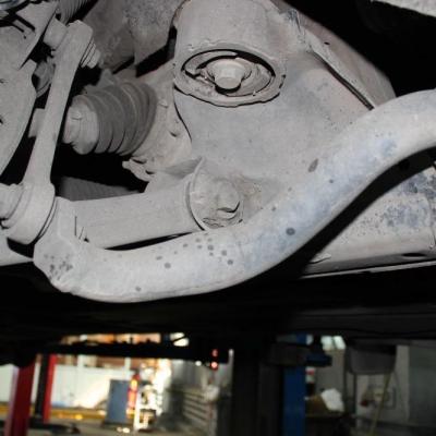 стабилизатор поперечной устойчивости снизу