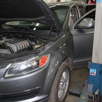 Q7 на подъемнике