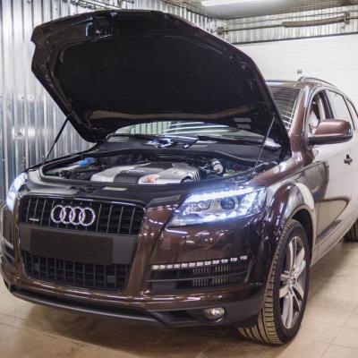 Ку7 с открытым капотом в сервисе