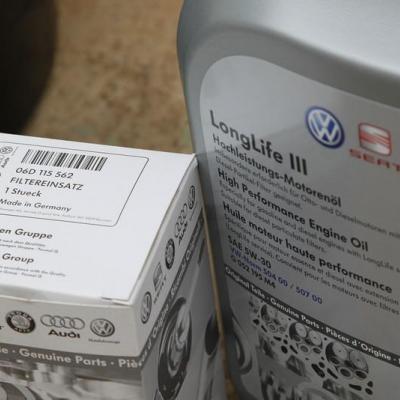 масляный фильтр и моторное масло оригинал VAG