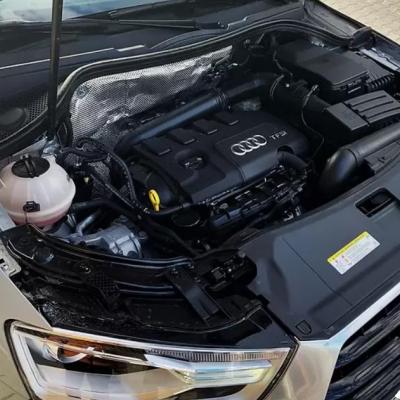 открытый капот на Ауди